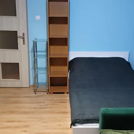 Alloggio in famiglia комната в трёхкомнатной квартире *