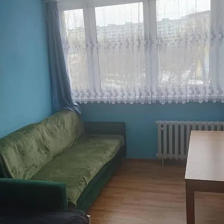 ホームステイ комната в трёхкомнатной квартире